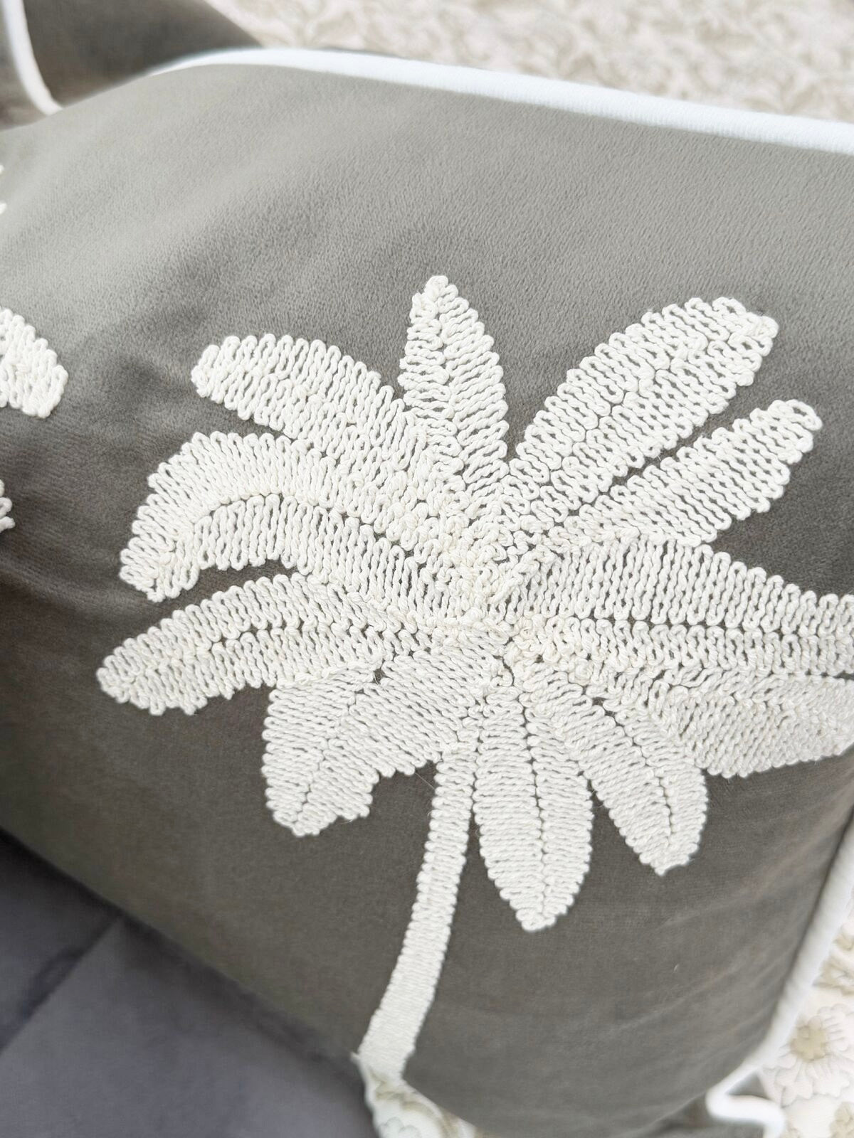 MAUI 3 PALM SMOKE CUSHION FEATHER FILLED