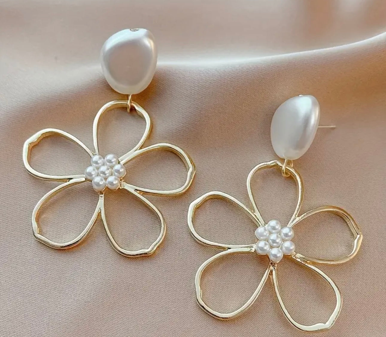 Flower Pear / Gold Earrings