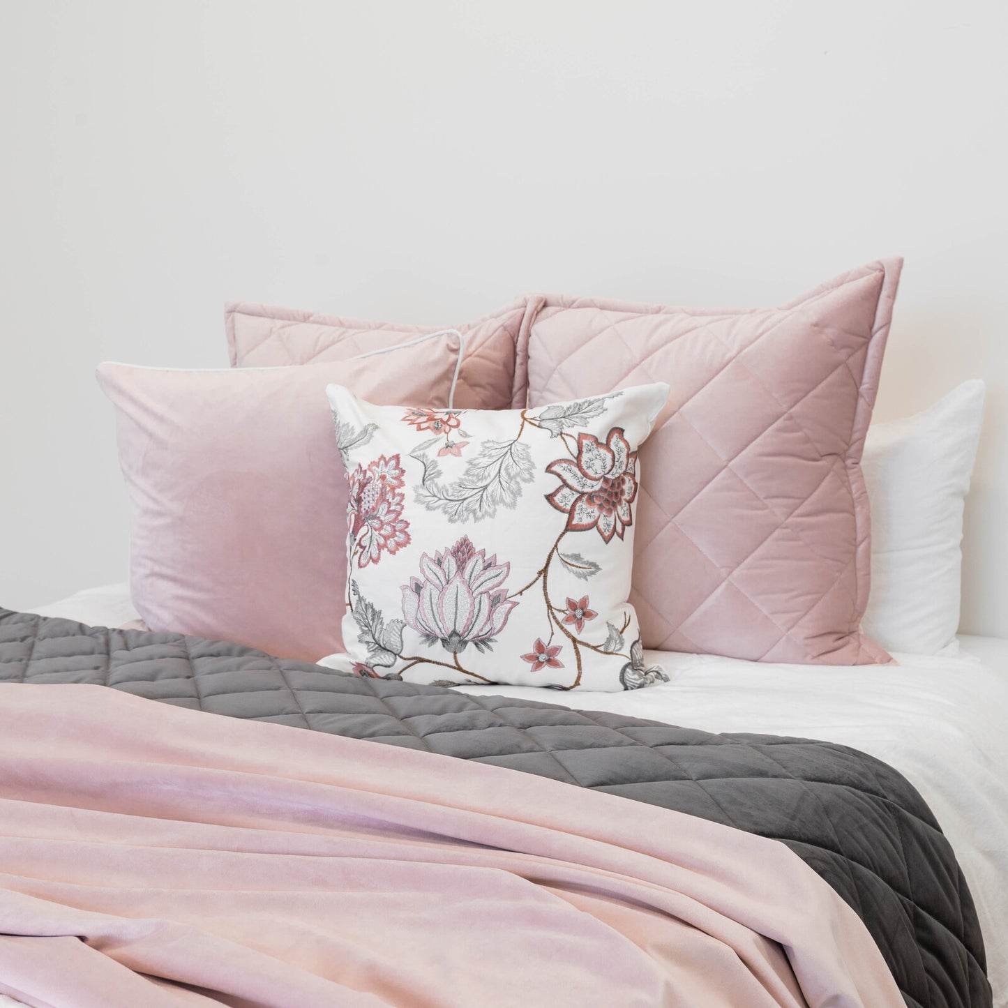 LUNA LUXURY THROW BLUSH