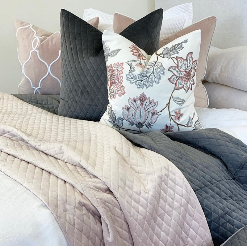 MIA BLUSH CUSHION