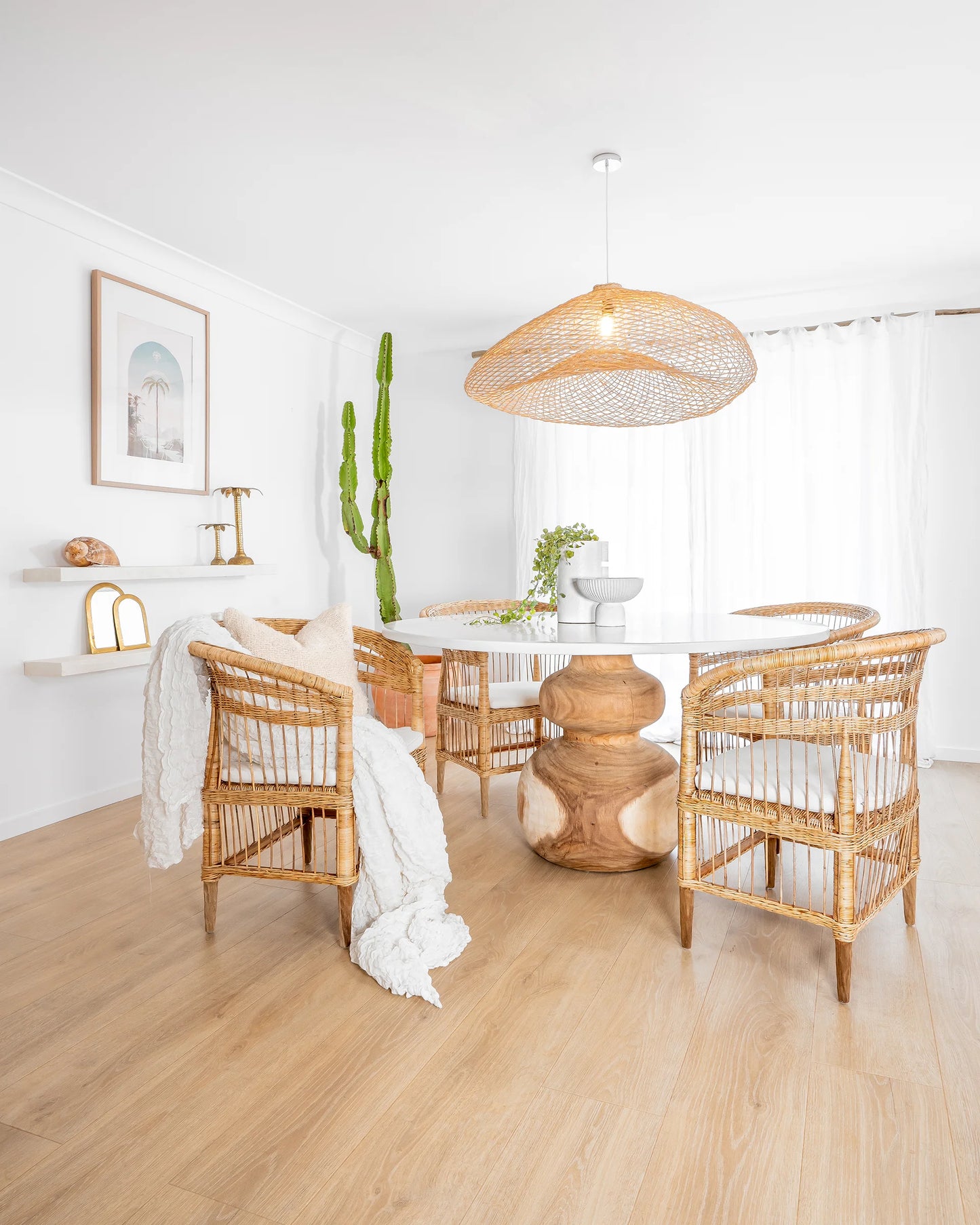 MALUKU DINING TABLE