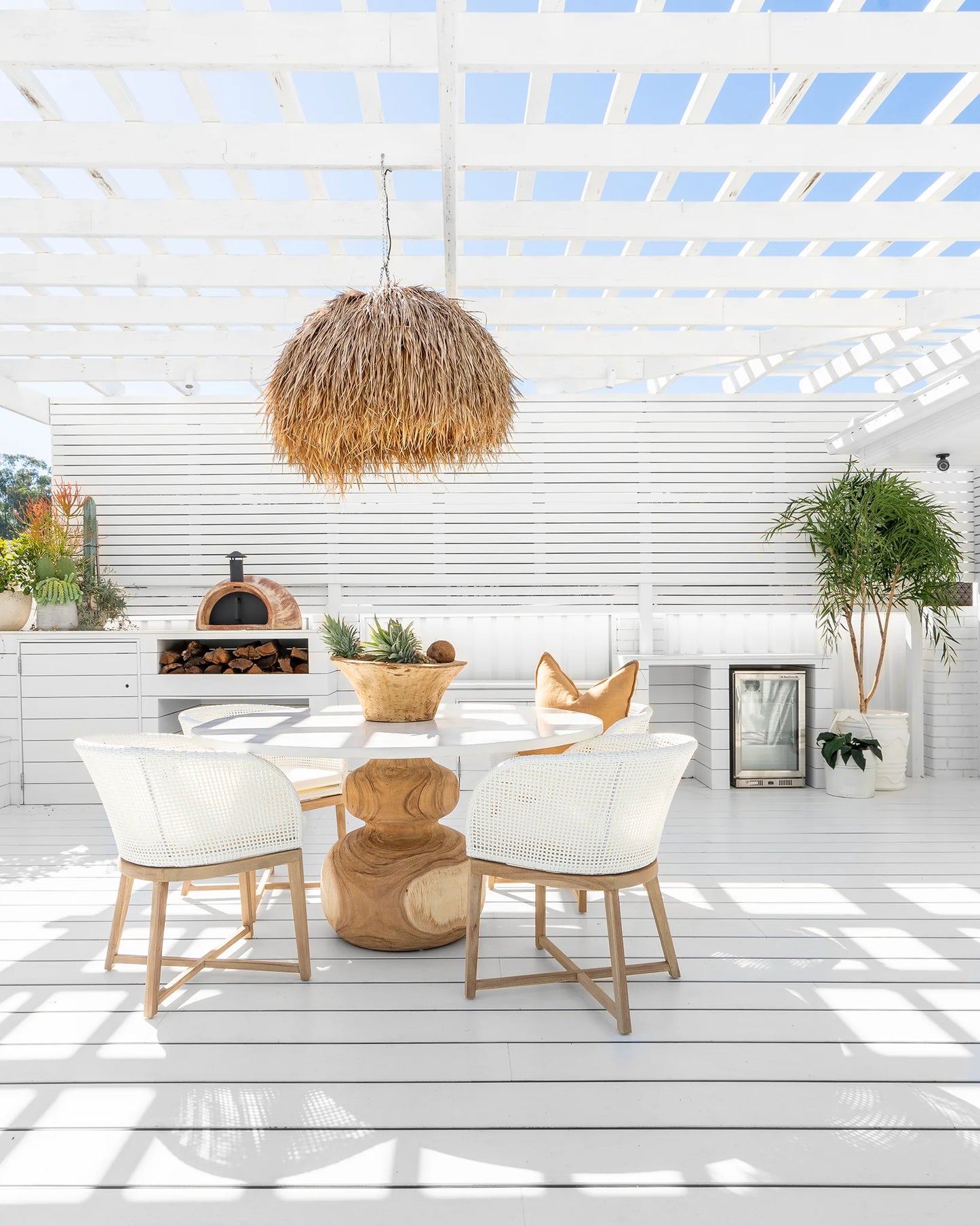 MALUKU DINING TABLE