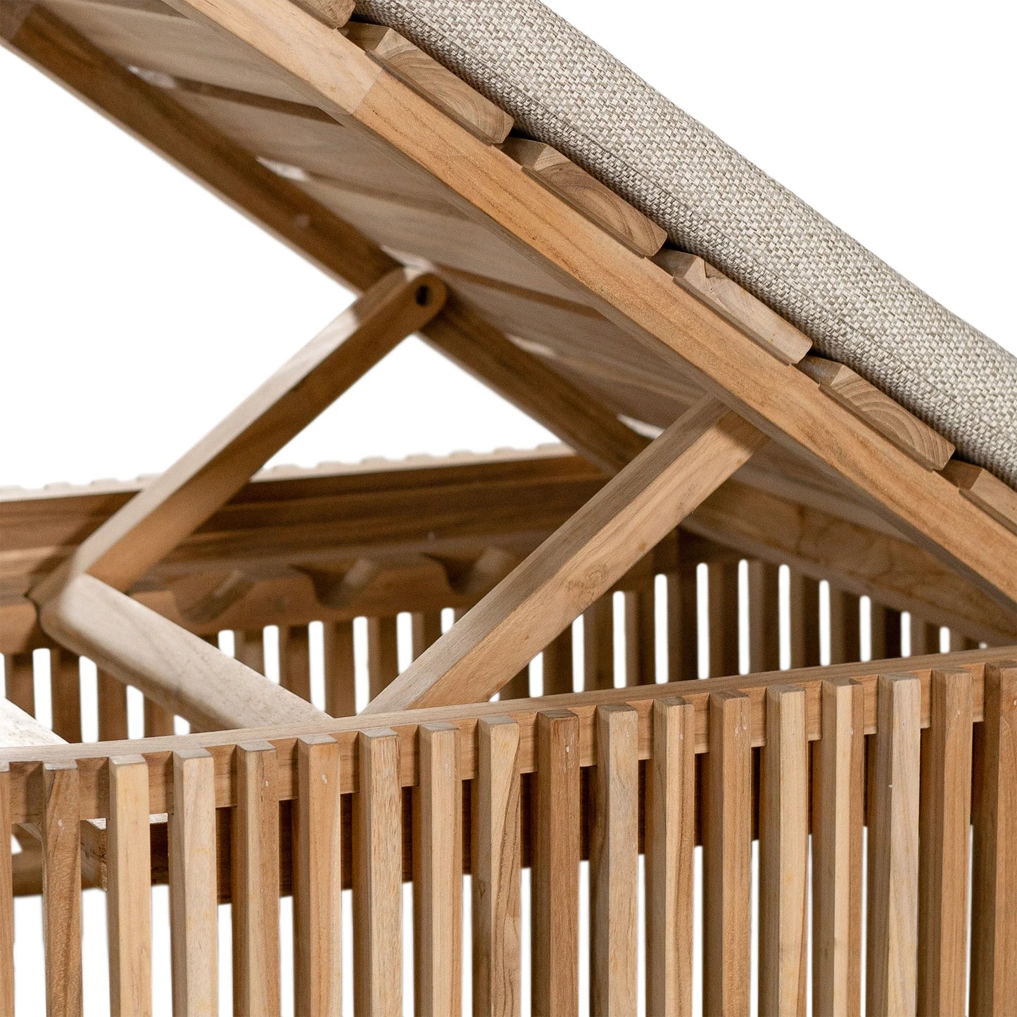 OMAANDA SUN LOUNGER | LUXURY NATURAL